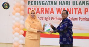 Launching Buku Saku DiPuncak HUT DWP ke 24, Suzanna Zulfinasran Harap Organisasi Jadi Pilar Kuatkan Peranan Perempuan